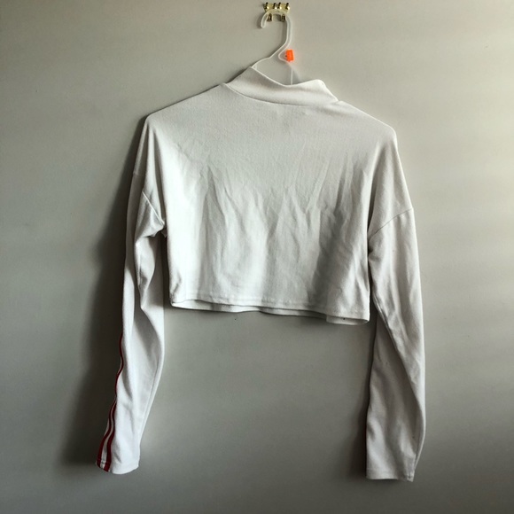 white and red sweater - Picture 2 of 2